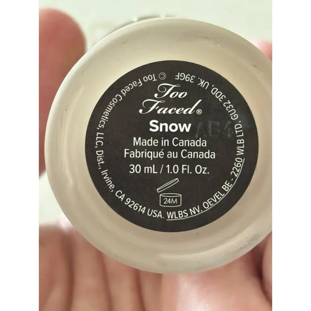 Too Faced Born This Way Oil Free Undetectable Foundation Snow 1.0 Oz 30mL
